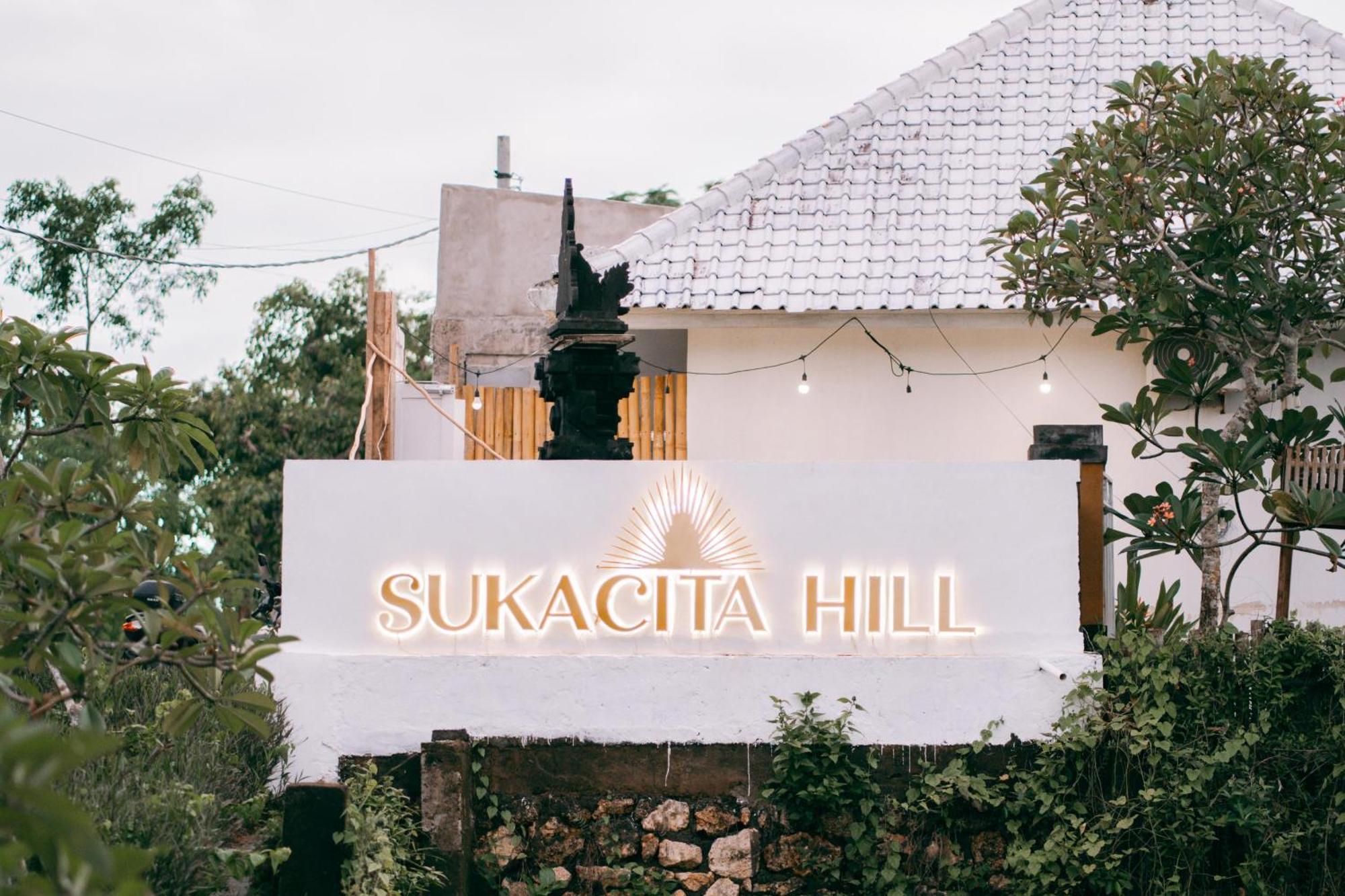 Sukacita Hill Hotel อูลูวาตู ภายนอก รูปภาพ