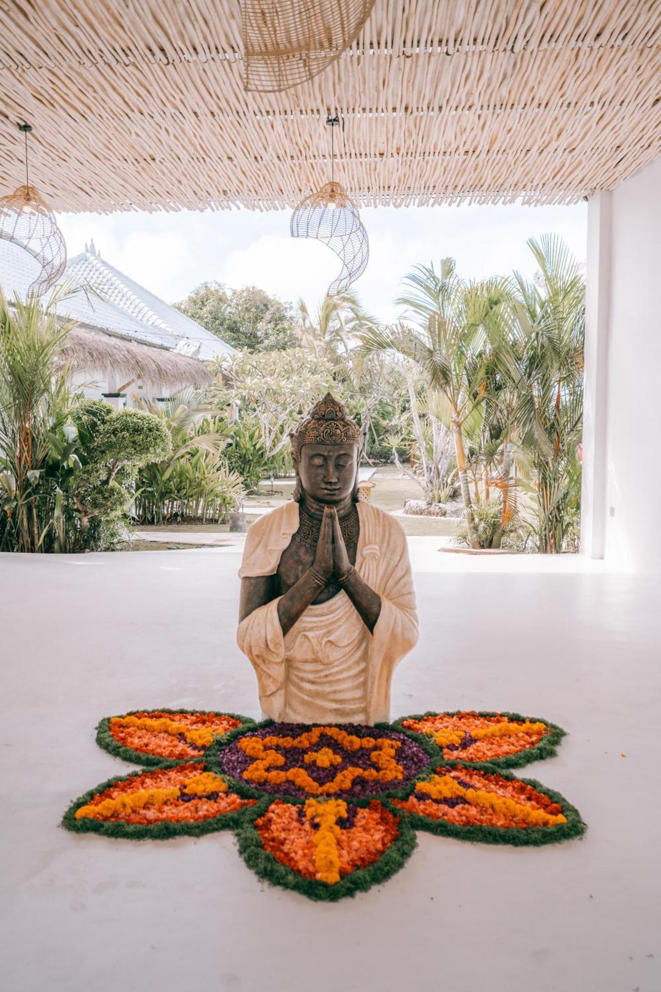 Sukacita Hill Hotel อูลูวาตู ภายนอก รูปภาพ