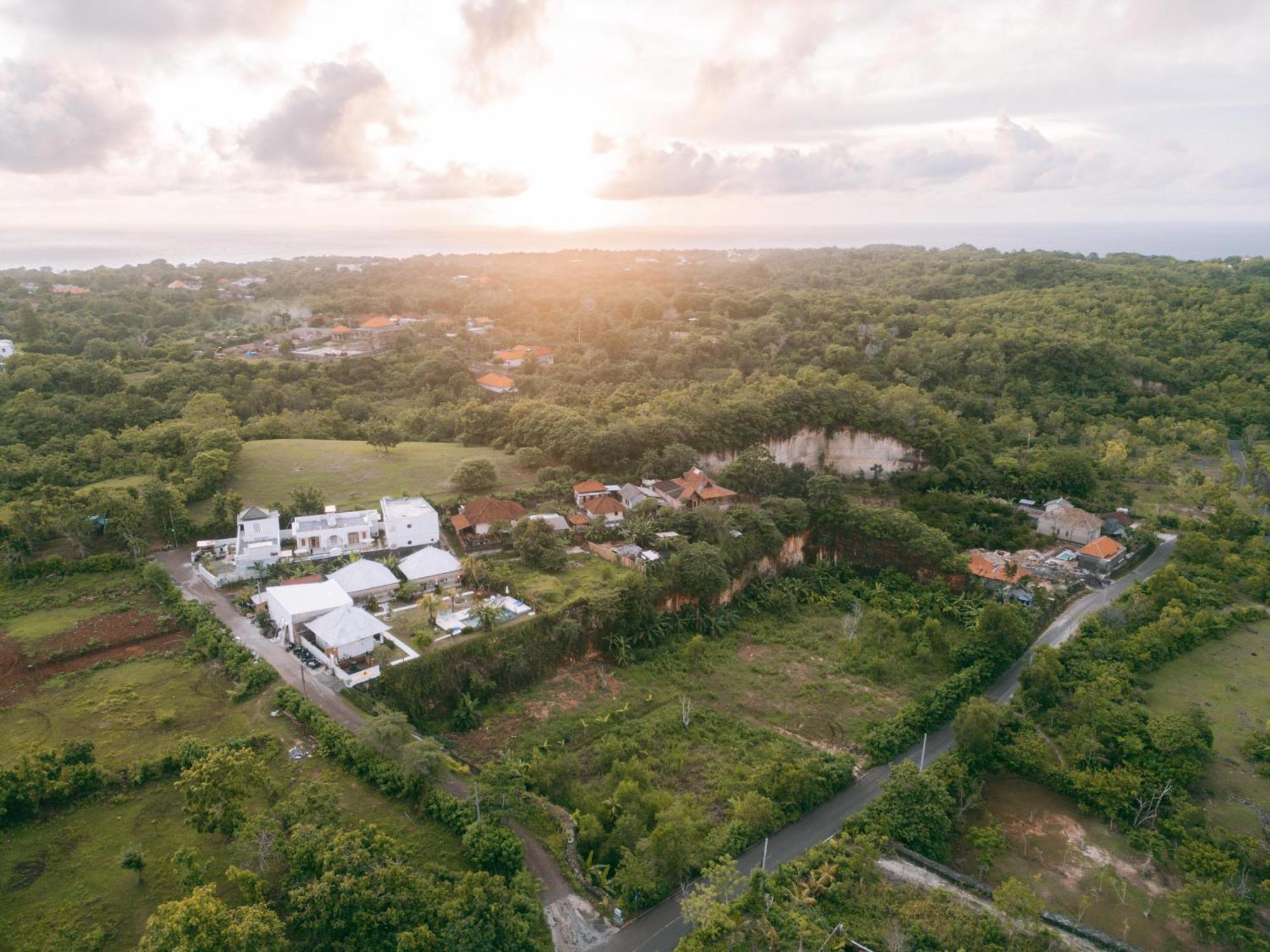 Sukacita Hill Hotel อูลูวาตู ภายนอก รูปภาพ